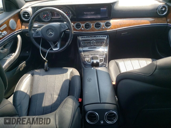 2017 Mercedes-Benz E 300 Luxury z VIN WDDZF4KB7HA136889, wystawiony jako Copart lot #59895895 z przebiegiem 151 240 mil mil oraz Czysty tytuł • Clean title. Historia ofert i sprzedaży dostępna na DreamBid. Obrazek 8.
