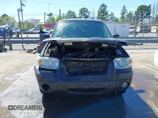 2006 Ford Escape XLT with VIN 1FMCU03116KB57387, listed as a IAAI auction lot 41813041 with 180,417 mi miles. Bid and sale history available at carsss.com. Image 6.