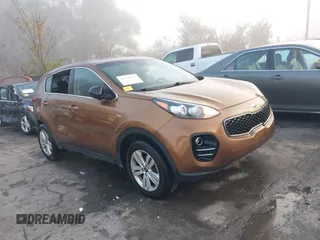 2018 Kia Sportage LX z VIN KNDPMCAC2J7301391, wystawiony jako IAAI lot #40764227 z przebiegiem 125 774 mil mil oraz . Historia ofert i sprzedaży dostępna na DreamBid. Obrazek 1.