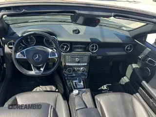 2019 Mercedes-Benz SLC 300 z VIN WDDPK3JA3KF157013, wystawiony jako Copart lot #49665085 z przebiegiem 37 588 mil mil oraz Szkoda całkowita • Salvage title. Historia ofert i sprzedaży dostępna na DreamBid. Obrazek 9.