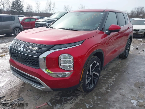 2024 Mitsubishi Outlander SE with VIN JA4J4VA88RZ025614, listed as a IAAI auction lot 41587897 with 5,948 mi miles. Bid and sale history available at carsss.com. Image 2.