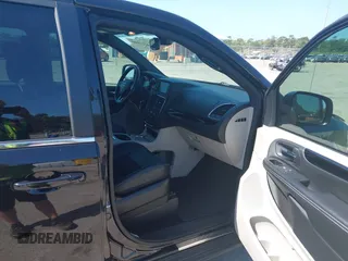 2019 Dodge Grand Caravan SXT with VIN 2C4RDGCG5KR739144, listed as a IAAI auction lot 42175888 with 43,577 mi miles and . Bid and sale history available at DreamBid. Image 5.