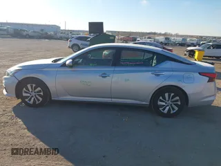 2019 Nissan Altima 2.5 S with VIN 1N4BL4BV4KC126840, listed as a IAAI auction lot 41254641 with 104,640 mi miles. Bid and sale history available at carsss.com. Image 14.