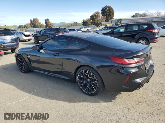 2020 BMW M8 z VIN WBSAE0C00LCD49661, wystawiony jako Copart lot #49926535 z przebiegiem 33 098 mil mil oraz Szkoda całkowita • Salvage title. Historia ofert i sprzedaży dostępna na DreamBid. Obrazek 2.