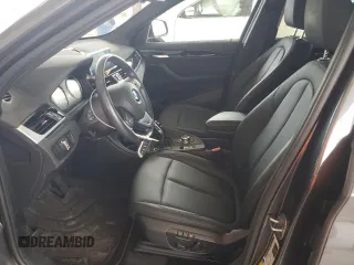 2022 BMW X1 xDrive28i z VIN WBXJG9C05N5U77973, wystawiony jako Copart lot #56828995 z przebiegiem 14 448 mil mil oraz Szkoda całkowita • Salvage title. Historia ofert i sprzedaży dostępna na DreamBid. Obrazek 7.