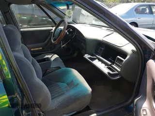 1998 Pontiac Bonneville SE z VIN 1G2HX52K2W4208736, wystawiony jako IAAI lot #42313742 z przebiegiem 129 870 mil mil oraz . Historia ofert i sprzedaży dostępna na DreamBid. Obrazek 5.