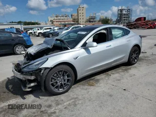 2018 Tesla Model 3 Long Range Battery z VIN 5YJ3E1EAXJF061283, wystawiony jako Copart lot #54681175 z przebiegiem Nie podano mil oraz Szkoda całkowita • Salvage title. Historia ofert i sprzedaży dostępna na DreamBid. Obrazek 1.