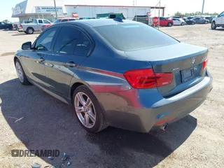 2018 BMW 3 Series с VIN WBA8F1C54JAE92929, выставлен на аукционе IAAI как лот 42236074 с пробегом 87 285 миль миль и . История ставок и продаж доступна на DreamBid. Изображение 3.