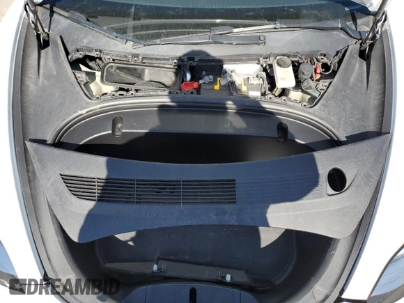 2020 Tesla Model 3 Long Range z VIN 5YJ3E1EB0LF628130, wystawiony jako Copart lot #50706955 z przebiegiem 67 384 mil mil oraz Szkoda całkowita • Salvage title. Historia ofert i sprzedaży dostępna na DreamBid. Obrazek 13.