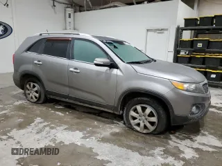 2012 Kia Sorento LX z VIN 5XYKT4A63CG241446, wystawiony jako Copart lot #45536195 z przebiegiem 177 209 mil mil oraz Szkoda całkowita • Salvage title. Historia ofert i sprzedaży dostępna na DreamBid. Obrazek 4.