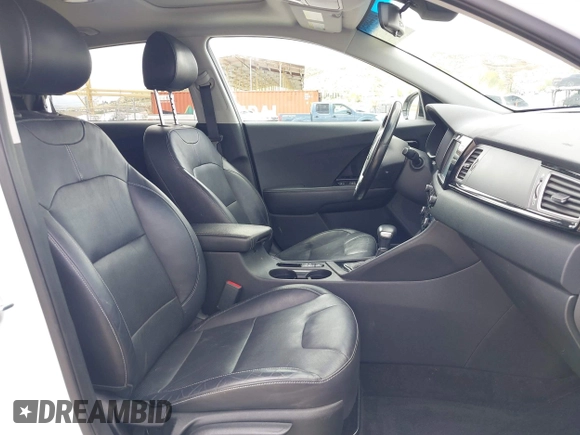 2017 Kia Niro Touring with VIN KNDCE3LC3H5070998, listed as a IAAI auction lot 41448651 with 54,760 mi miles. Bid and sale history available at carsss.com. Image 5.
