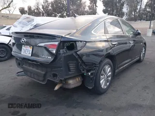 2017 Hyundai Sonata SE with VIN KMHE24L13HA055104, listed as a IAAI auction lot 41901568 with 100,456 mi miles and . Bid and sale history available at DreamBid. Image 4.