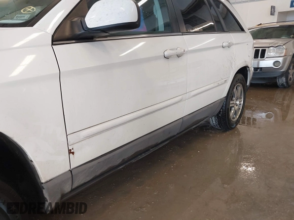 2007 Chrysler Pacifica Touring with VIN 2A8GM68X07R291275, listed as a IAAI auction lot 41540595 with 170,671 mi miles. Bid and sale history available at carsss.com. Image 6.