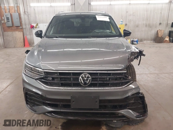 2024 Volkswagen Tiguan SE R-Line Black с VIN 3VV8B7AX8RM090818, выставлен на аукционе IAAI как лот 42123399 с пробегом 10 846 миль миль и . История ставок и продаж доступна на DreamBid. Изображение 13.