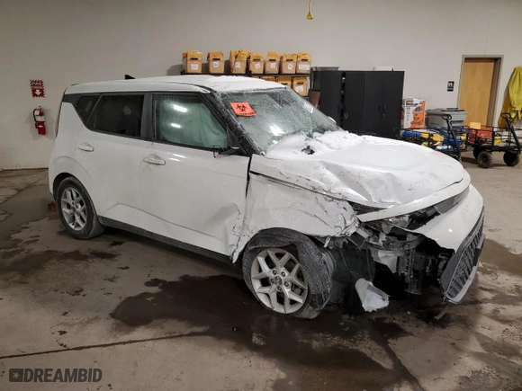 2024 Kia Soul LX with VIN KNDJ23AU2R7236560, listed as a Copart auction lot 41908805 with 15,301 mi miles and Non Repairable. Bid and sale history available at carsss.com. Image 4.