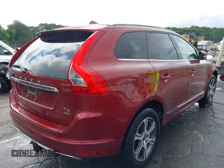 2015 Volvo XC60 T6 with VIN YV4902RKXF2669393, listed as a IAAI auction lot 42380410 with 124,258 mi miles and . Bid and sale history available at DreamBid. Image 4.