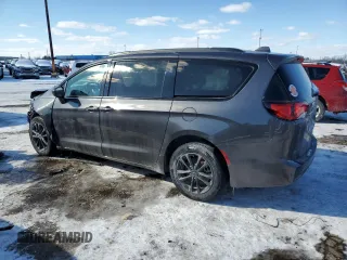 2020 Chrysler Pacifica Launch Edition z VIN 2C4RC3BG4LR270899, wystawiony jako Copart lot #45715205 z przebiegiem 71 409 mil mil oraz Nie do naprawy. Historia ofert i sprzedaży dostępna na DreamBid. Obrazek 2.