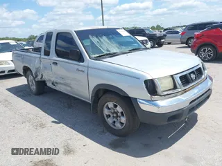 2000 Nissan Frontier XE z VIN 1N6DD26S4YC316857, wystawiony jako IAAI lot #42066602 z przebiegiem 161 908 mil mil oraz . Historia ofert i sprzedaży dostępna na DreamBid. Obrazek 1.