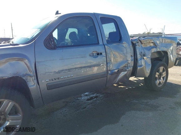 2007 Chevrolet Silverado 1500 LT w/1LT with VIN 1GCEC19J27Z609904, listed as a IAAI auction lot 41425797 with 294,241 mi miles. Bid and sale history available at carsss.com. Image 6.