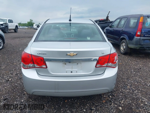 2014 Chevrolet Cruze 1LT with VIN 1G1PC5SB4E7153697, listed as a IAAI auction lot 42682055 with 273,905 mi miles and . Bid and sale history available at DreamBid. Image 16.