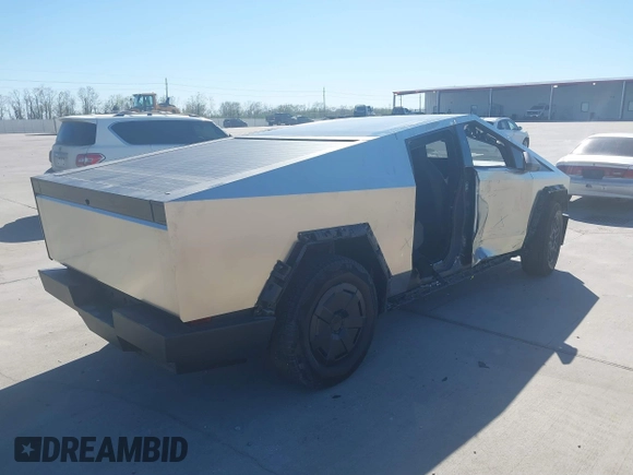 2024 Tesla Cybertruck с VIN 7G2CEHED8RA029960, выставлен на аукционе IAAI как лот 41829549 с пробегом 5 161 миль миль и . История ставок и продаж доступна на DreamBid. Изображение 4.