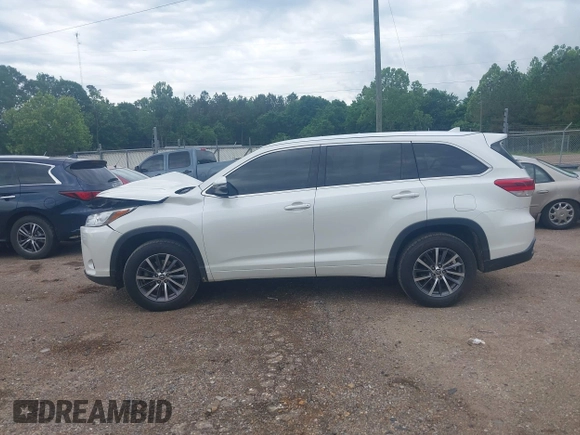 2017 Toyota Highlander XLE with VIN 5TDKZRFH2HS517308, listed as a IAAI auction lot 42170331 with 149,176 mi miles and . Bid and sale history available at DreamBid. Image 14.