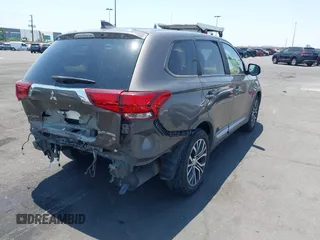 2017 Mitsubishi Outlander SE z VIN JA4AD3A32HZ040522, wystawiony jako IAAI lot #42444446 z przebiegiem 62 842 mil mil oraz . Historia ofert i sprzedaży dostępna na DreamBid. Obrazek 4.