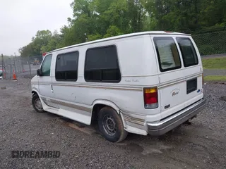 1994 Ford Econoline Cargo z VIN 1FDEE14N3RHA79838, wystawiony jako IAAI lot #42207281 z przebiegiem Nie podano mil oraz . Historia ofert i sprzedaży dostępna na DreamBid. Obrazek 3.