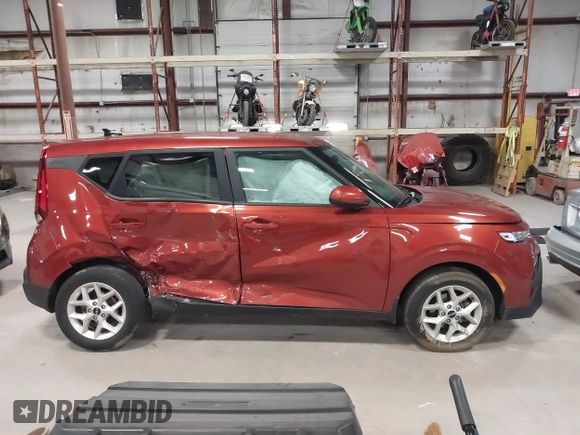 2022 Kia Soul X-Line with VIN KNDJ23AU8N7814087, listed as a IAAI auction lot 41979098 with 27,411 mi miles and . Bid and sale history available at DreamBid. Image 13.