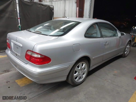 2001 Mercedes-Benz CLK-Class with VIN WDBLJ65GX1T091389, listed as a IAAI auction lot 42058375 with 215,750 mi miles. Bid and sale history available at carsss.com. Image 4.