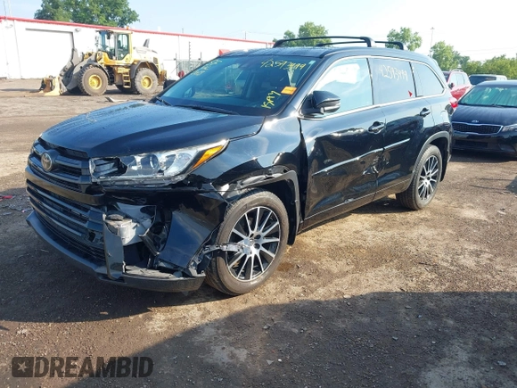 2018 Toyota Highlander SE with VIN 5TDJZRFH7JS868717, listed as a IAAI auction lot 42593499 with 83,533 mi miles and . Bid and sale history available at DreamBid. Image 6.