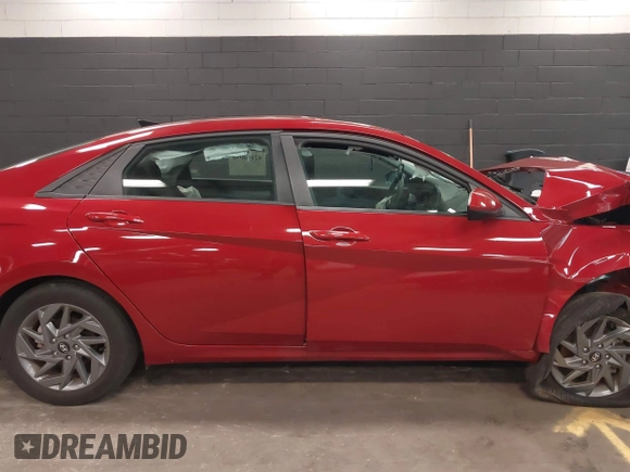 2024 Hyundai Elantra SEL с VIN KMHLM4DG2RU807623, выставлен на аукционе IAAI как лот 42150096 с пробегом 4 030 миль миль и . История ставок и продаж доступна на DreamBid. Изображение 12.