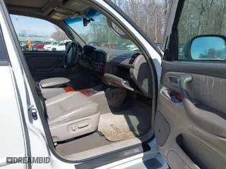 2007 Toyota Sequoia Limited with VIN 5TDZT38A07S288669, listed as a IAAI auction lot 41930533 with 246,724 mi miles. Bid and sale history available at carsss.com. Image 5.