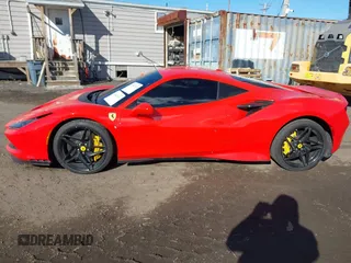 2021 Ferrari F8 z VIN ZFF92LLAXM0268231, wystawiony jako IAAI lot #41442929 z przebiegiem 6157 mil mil oraz . Historia ofert i sprzedaży dostępna na DreamBid. Obrazek 14.