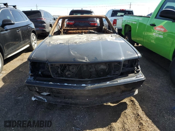 1984 Mercedes-Benz 500 z VIN WDBCA44A5EA079878, wystawiony jako Copart lot #49240915 z przebiegiem Nie podano mil oraz Nie do naprawy • Non repairable. Historia ofert i sprzedaży dostępna na DreamBid. Obrazek 5.