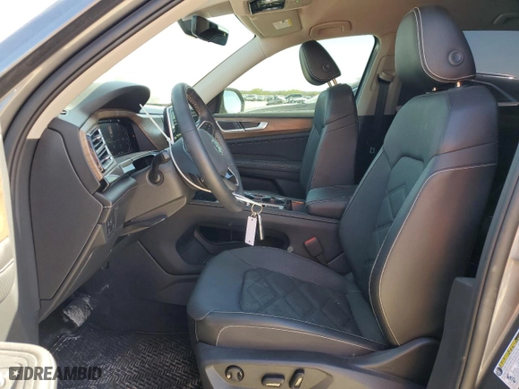 2024 Volkswagen Atlas 2.0T SE w/Technology with VIN 1V2WR2CA2RC505662, listed as a Copart auction lot 48743505 with 11,353 mi miles and Salvage Title. Bid and sale history available at carsss.com. Image 7.