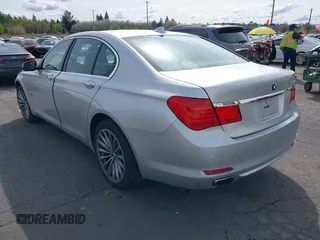 2011 BMW 7 Series 740i z VIN WBAKA4C53BC612440, wystawiony jako IAAI lot #42003297 z przebiegiem 130 655 mil mil oraz . Historia ofert i sprzedaży dostępna na DreamBid. Obrazek 3.