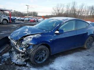 2024 Tesla Model Y Long Range with VIN 7SAYGDEE2RF129577, listed as a IAAI auction lot 41357180 with 6,697 mi miles and . Bid and sale history available at DreamBid. Image 21.