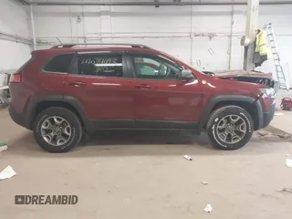 2019 Jeep Cherokee Trailhawk z VIN 1C4PJMBX0KD361981, wystawiony jako IAAI lot #42074093 z przebiegiem 56 989 mil mil oraz . Historia ofert i sprzedaży dostępna na DreamBid. Obrazek 13.