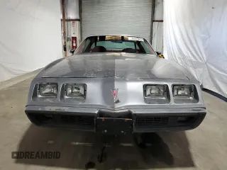 1981 Pontiac Firebird z VIN 1G2AS87A4BN117926, wystawiony jako Copart lot #63220014 z przebiegiem 54 759 mil mil oraz Tytuł czysty. Historia ofert i sprzedaży dostępna na DreamBid. Obrazek 5.