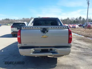 2007 Chevrolet Avalanche LTZ z VIN 3GNFK12357G123484, wystawiony jako IAAI lot #41881886 z przebiegiem 181 223 mil mil oraz . Historia ofert i sprzedaży dostępna na DreamBid. Obrazek 15.