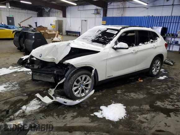 2014 BMW X1 xDrive28i with VIN WBAVL1C51EVY12411, listed as a Copart auction lot 44966055 with 76,462 mi miles and Salvage Title. Bid and sale history available at carsss.com. Image 1.