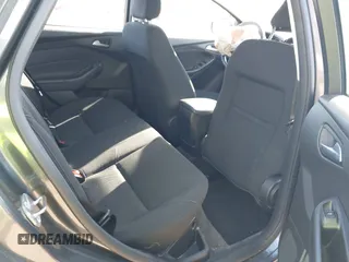 2018 Ford Focus SE z VIN 1FADP3F2XJL316101, wystawiony jako IAAI lot #40805650 z przebiegiem 53 551 mil mil oraz . Historia ofert i sprzedaży dostępna na DreamBid. Obrazek 8.