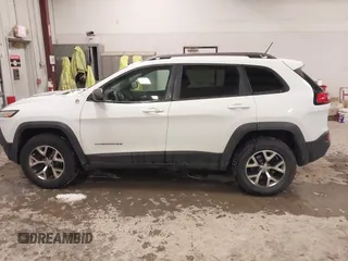 2014 Jeep Cherokee Trailhawk with VIN 1C4PJMBS5EW159912, listed as a IAAI auction lot 41538254 with 166,955 mi miles. Bid and sale history available at carsss.com. Image 14.
