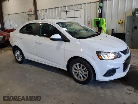 2018 Chevrolet Sonic LT z VIN 1G1JD5SH3J4107121, wystawiony jako Copart lot #46814415 z przebiegiem 96 136 mil mil oraz Szkoda całkowita • Salvage title. Historia ofert i sprzedaży dostępna na DreamBid. Obrazek 4.