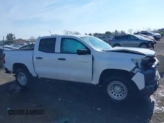 2023 Chevrolet Colorado 2WD Work Truck z VIN 1GCPSBEK8P1201275, wystawiony jako IAAI lot #40877600 z przebiegiem 20 053 mil mil oraz . Historia ofert i sprzedaży dostępna na DreamBid. Obrazek 13.