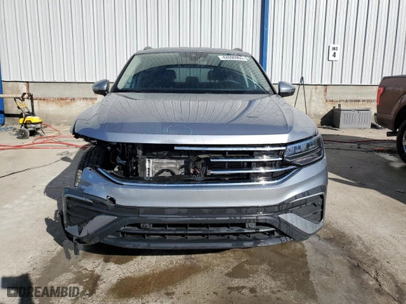 2024 Volkswagen Tiguan S with VIN 3VVFB7AX0RM033567, listed as a Copart auction lot 42696965 with 15,203 mi miles and Salvage Title. Bid and sale history available at carsss.com. Image 5.