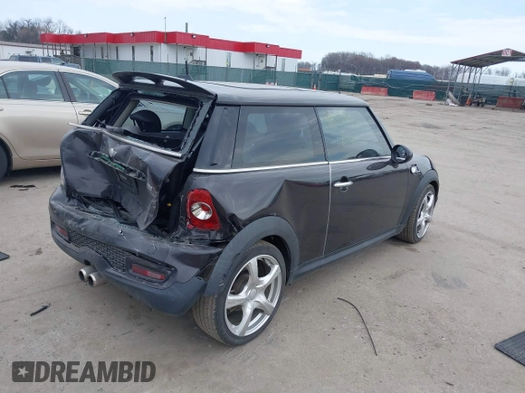 2013 MINI Hardtop S z VIN WMWSV3C51DT393480, wystawiony jako IAAI lot #41875837 z przebiegiem 117 157 mil mil oraz . Historia ofert i sprzedaży dostępna na DreamBid. Obrazek 4.