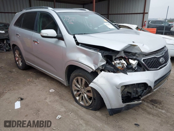 2011 Kia Sorento SX with VIN 5XYKW4A26BG098494, listed as a IAAI auction lot 41246531 with 200,901 mi miles. Bid and sale history available at carsss.com. Image 1.