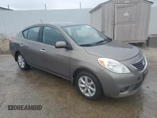 2012 Nissan Versa SV z VIN 3N1CN7AP1CL927523, wystawiony jako Copart lot #58196055 z przebiegiem 156 057 mil mil oraz Nie do naprawy • Non repairable. Historia ofert i sprzedaży dostępna na DreamBid. Obrazek 4.